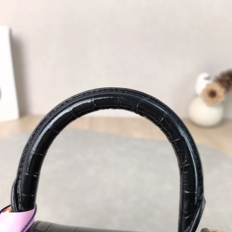 BALENCIAGA Crossbody Bag Hourglass Hourglass Bag Black CC alfskinmini19 × 8 × 13 cm — detail view 7 of 14