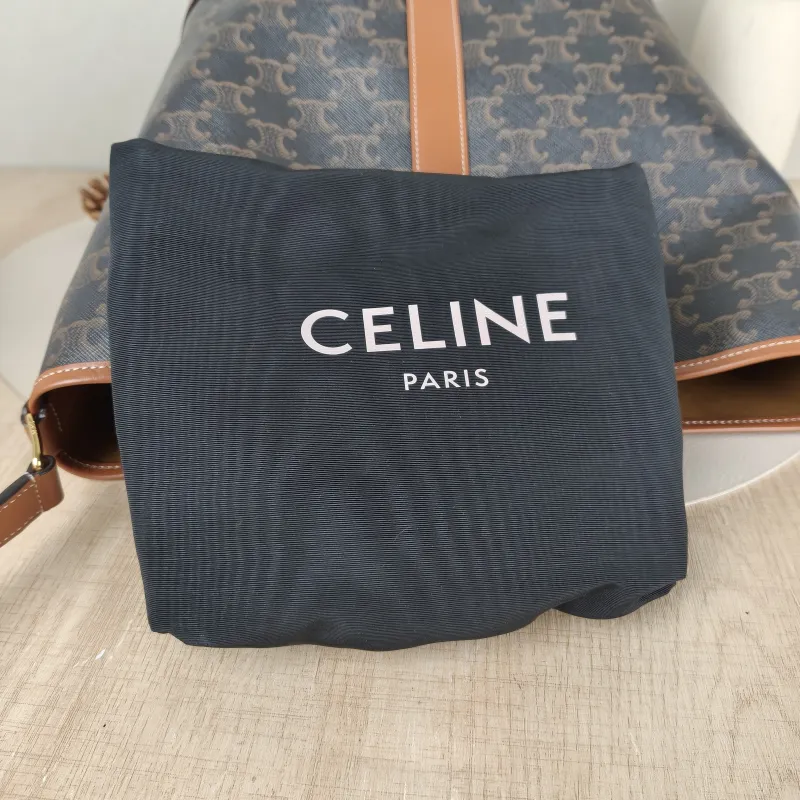 CELINE Crossbody Bag Triomphe Bucket Bag Monogram PVC Medium24 × 18 × 27 cm — detail view 8 of 9