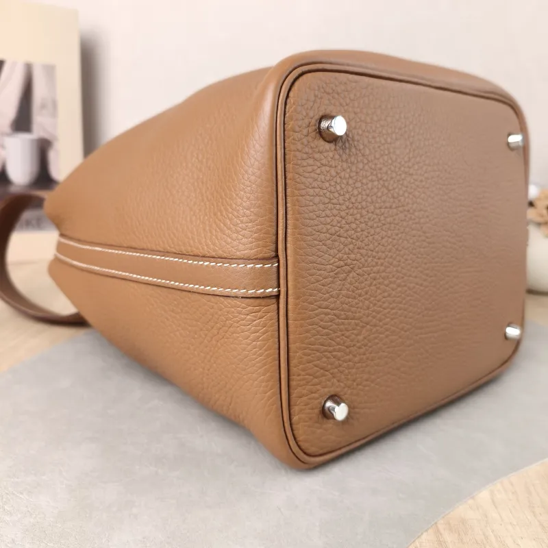 Hermès Top Handle Bag Picotin Lock 22 22 37 Brown TC Calfskin Medium 22 × 17 × 21 cm W — detail view 5 of 12