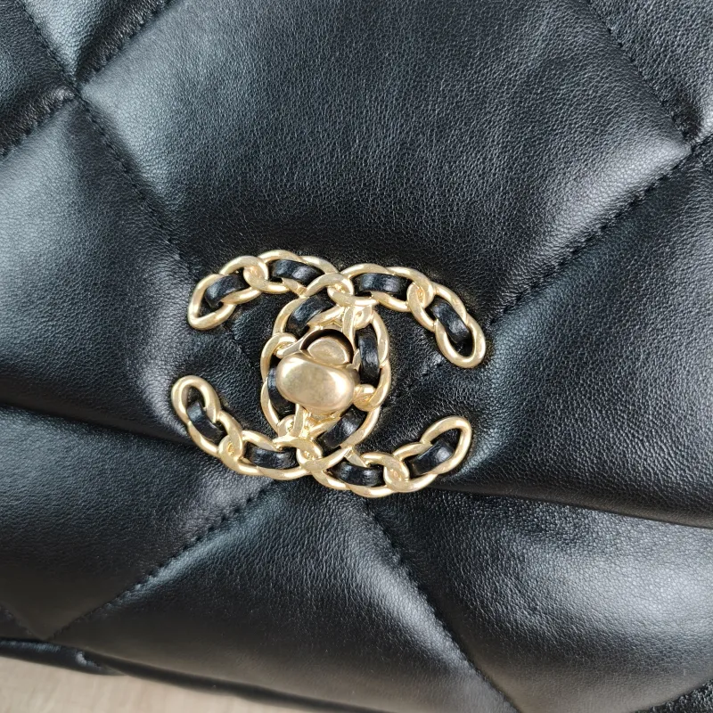 Chanel Crossbody Bag 19Bag Black SL ambskin Small 26 × 9 × 16 cm — detail view 6 of 12