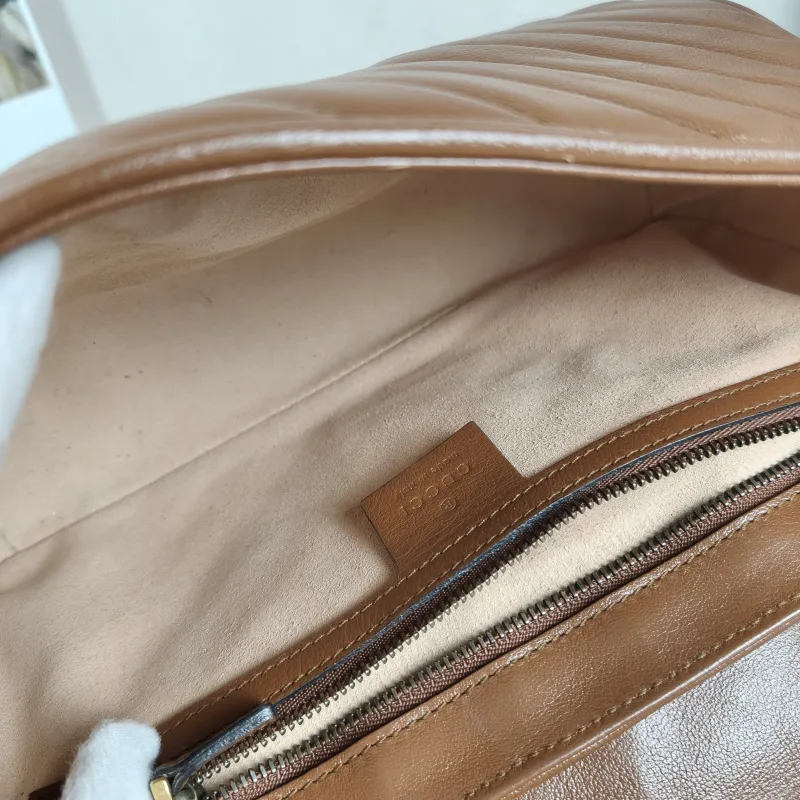 GUCCI Crossbody Bag GG Marmont Medium Marmont 26 Caramel Calfskin 26 × 7 × 15 cm — detail view 2 of 11
