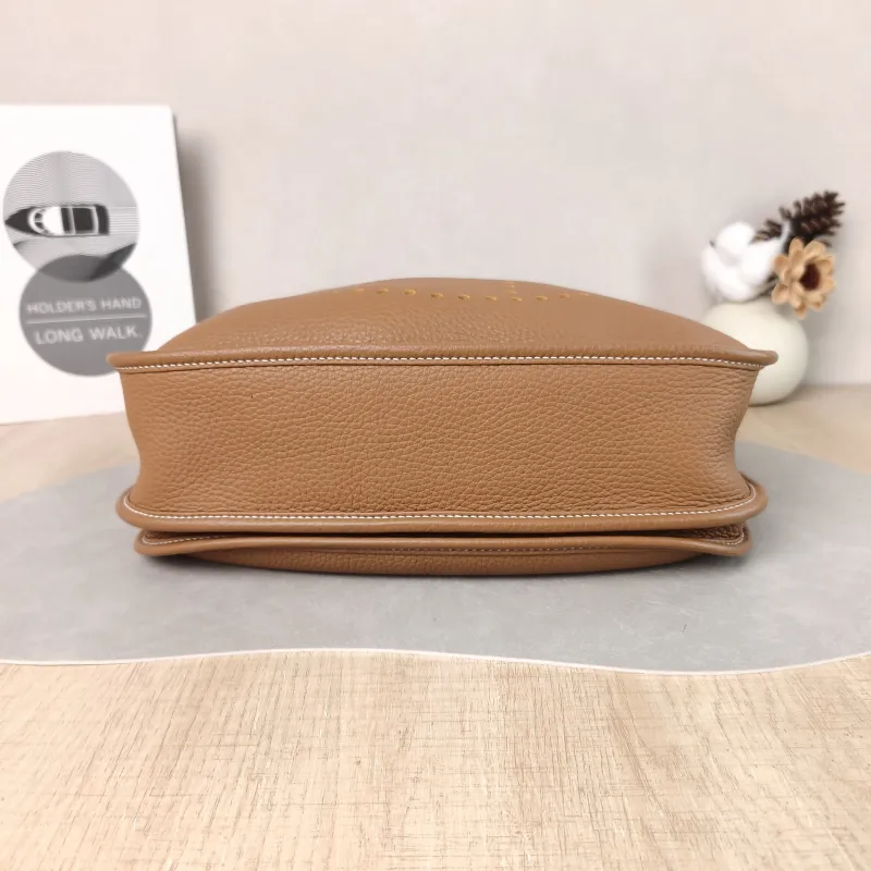 Hermès Crossbody Bag Evelyne 29 29 37 Brown TC Calfskin 29 29 × 7 × 30 cm W — cover view 4 of 5