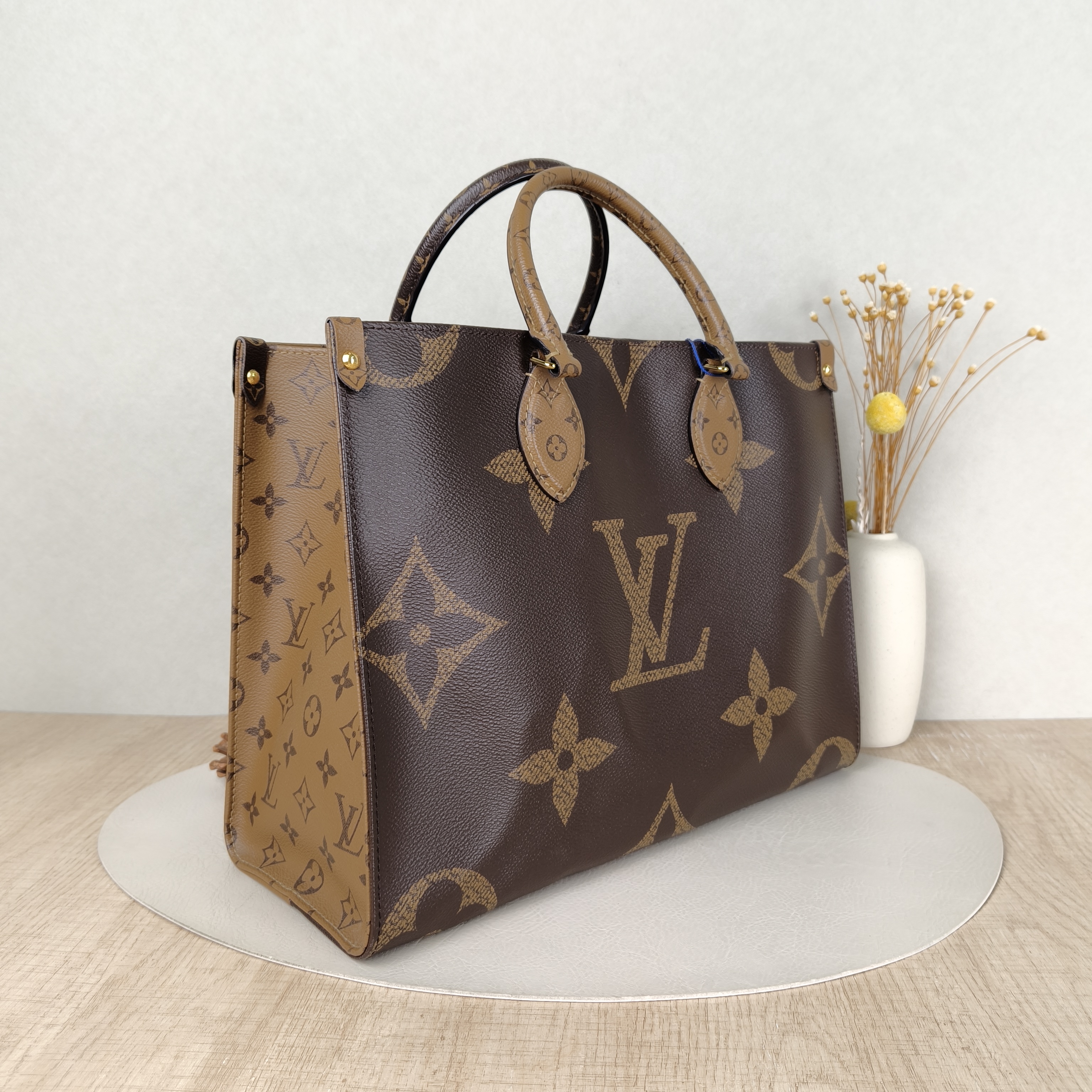 Louis Vuitton Shoulder Bag Onthego Medium Monogram PVC Medium35 × 14 × 27 cm — cover view 3 of 5
