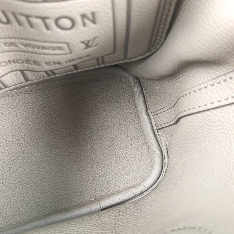 Louis Vuitton Crossbody Bag NEVERFULL INSIDE OUT BB PVC · Calfskin BB 26.5 × 11 × 16.5 cm — detail view 1 of 10