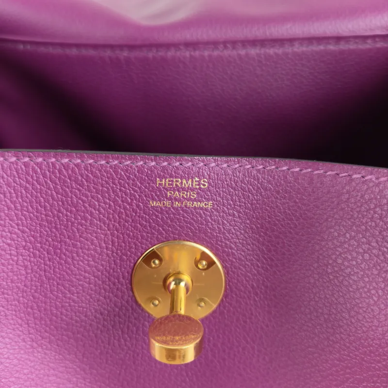 Hermès Crossbody Bag Lindy 26 P9Anemone Taurillon Clemence TC Calfskin Small 26 × 12 × 18 cm Y — detail view 6 of 12