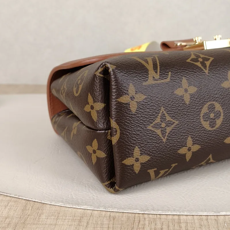 Louis Vuitton Crossbody Bag MADELEINE PVC · Calfskin BB24.5 × 8 × 16 cm — detail view 14 of 15