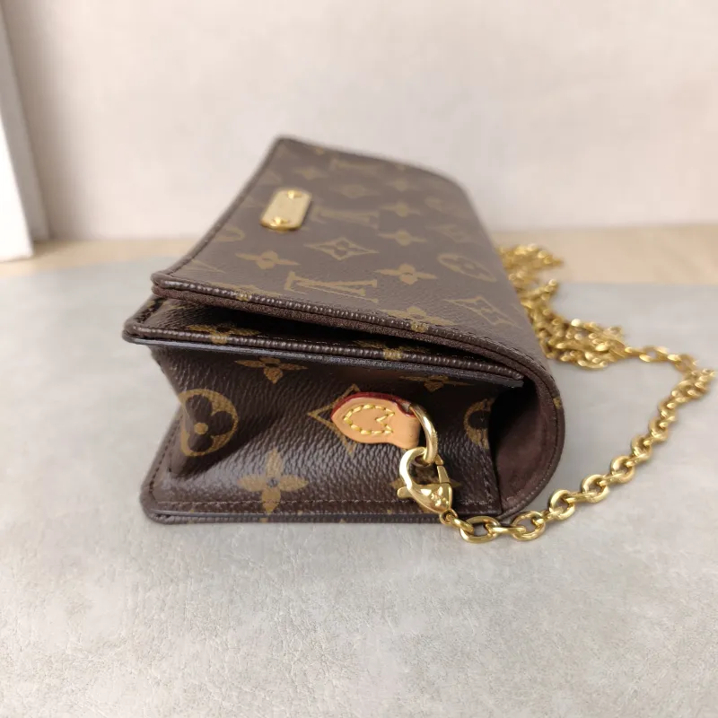 Louis Vuitton Crossbody Bag LILY Chain Bagwoc Monogram PVC One Size21 × 3.5 × 10.5 cm — detail view 3 of 15