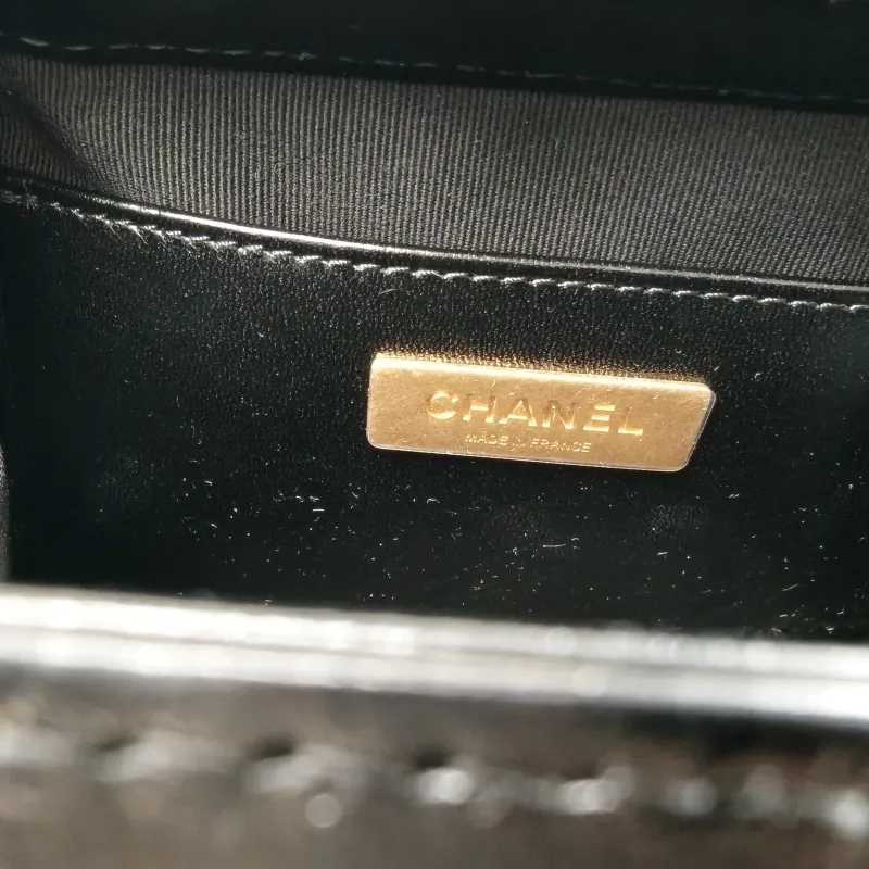 Chanel Crossbody Bag 24a Black Lambskin Mini 18 × 7 × 12 cm — detail view 3 of 12
