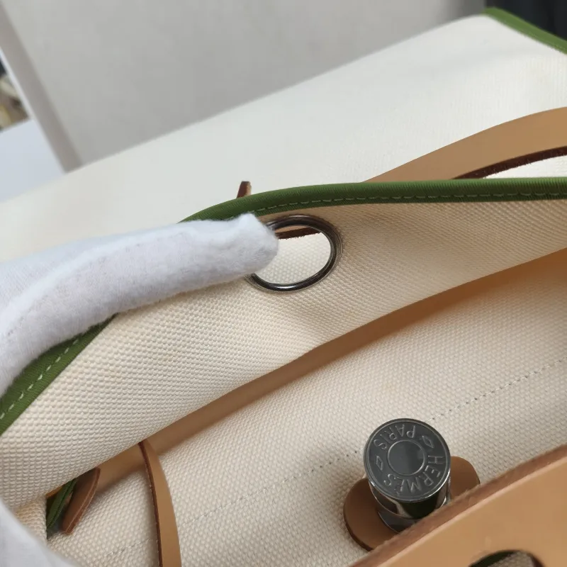 Hermès Crossbody Bag Herbag 31Green White Canvas Medium30.5 × 11 × 25.5 cm — detail view 7 of 16