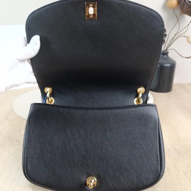 Chanel Crossbody Bag Crossbody Bag Black Calfskin One Size 24 × 6 × 18 cm 28 — detail view 9 of 14