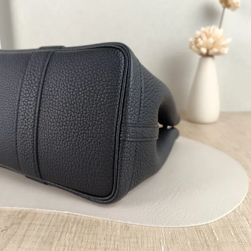 Hermès Top Handle Bag Garden Party 30 30 Black Negonda Calfskin Medium 30 × 13 × 21 cm G — detail view 4 of 10