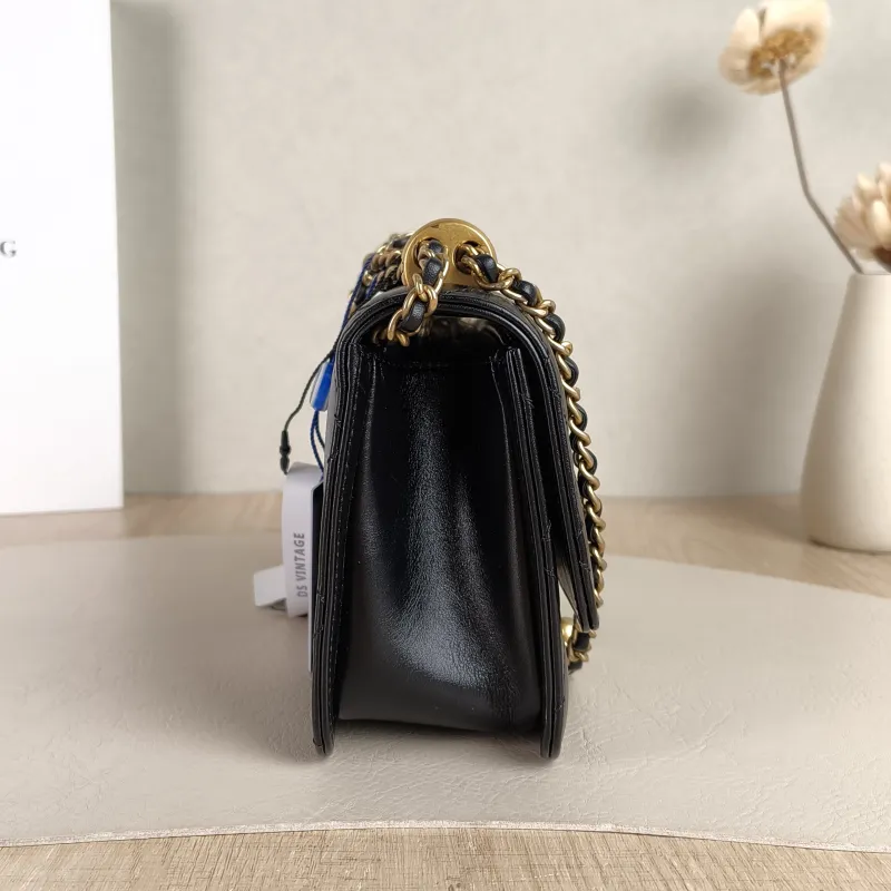 Chanel Crossbody Bag Black Calfskin Small 19 × 8 × 12 cm — detail view 7 of 12