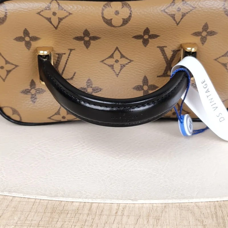 Louis Vuitton Shoulder Bag VANITY Cosmetic Bag Monogram PVC Small19 × 11 × 13 cm — detail view 8 of 13