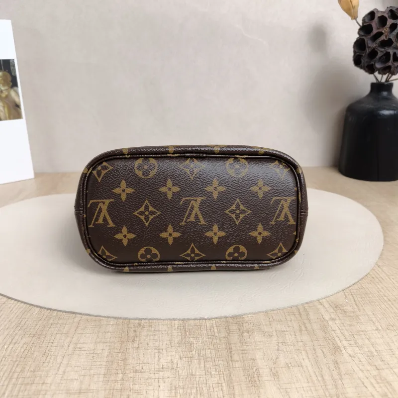 Louis Vuitton Crossbody Bag NEVERFULL INSIDE OUT BB Green PVC · Calfskin BB26.5 × 11 × 16.5 cm — cover view 5 of 6