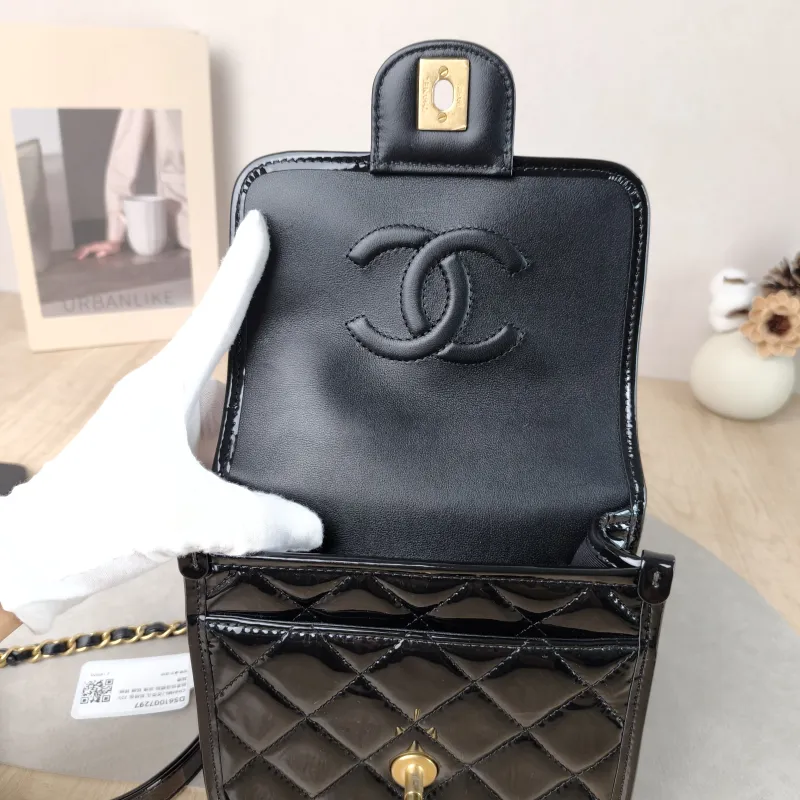 Chanel Crossbody Bag 22k Messenger Bag — detail view 8 of 11
