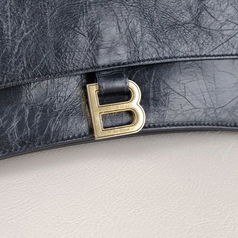 BALENCIAGA Shoulder Bag CRUSH Chain Bag Black CC alfskin Medium30 × 13 × 20 cm — detail view 1 of 12