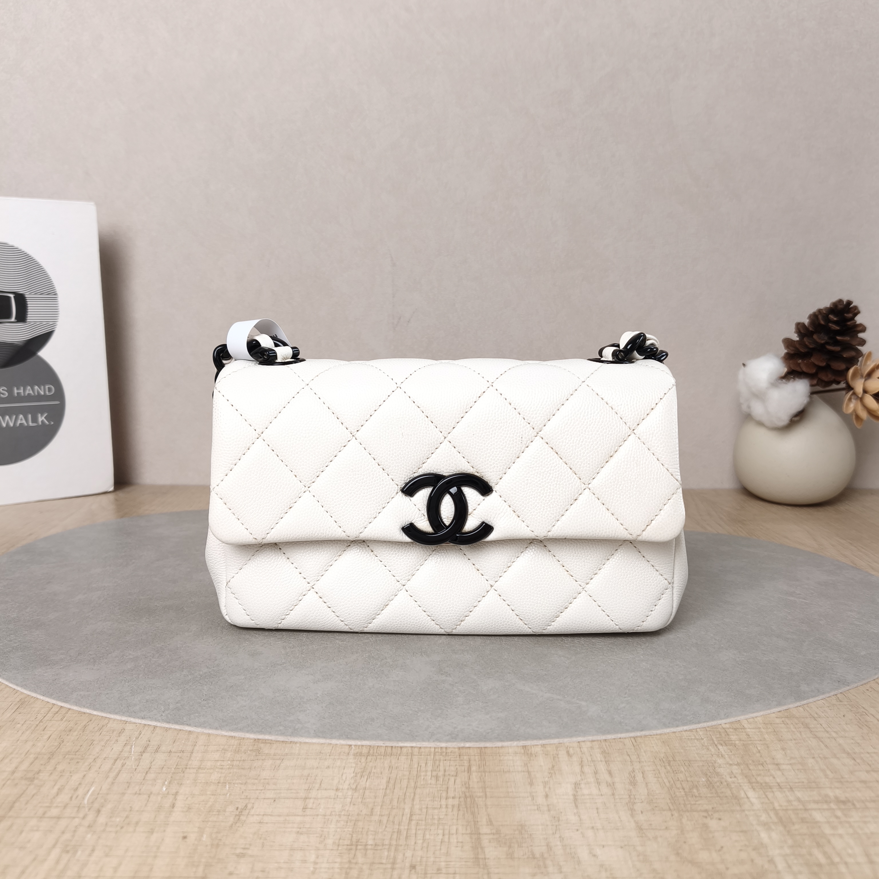 Chanel Crossbody Bag Crossbody Bag White Grained Calfskin One Size19 × 4 × 11 cm