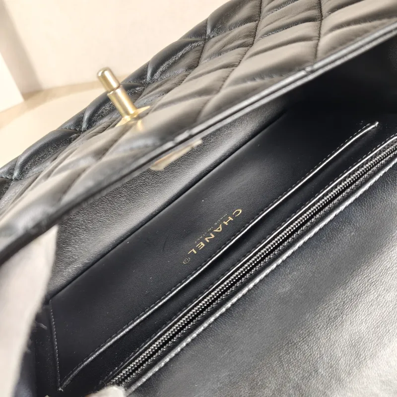 Chanel Crossbody Bag Black with Gold-Tone Hardware Lambskin One Size 25 × 10 × 16 cm — detail view 12 of 12