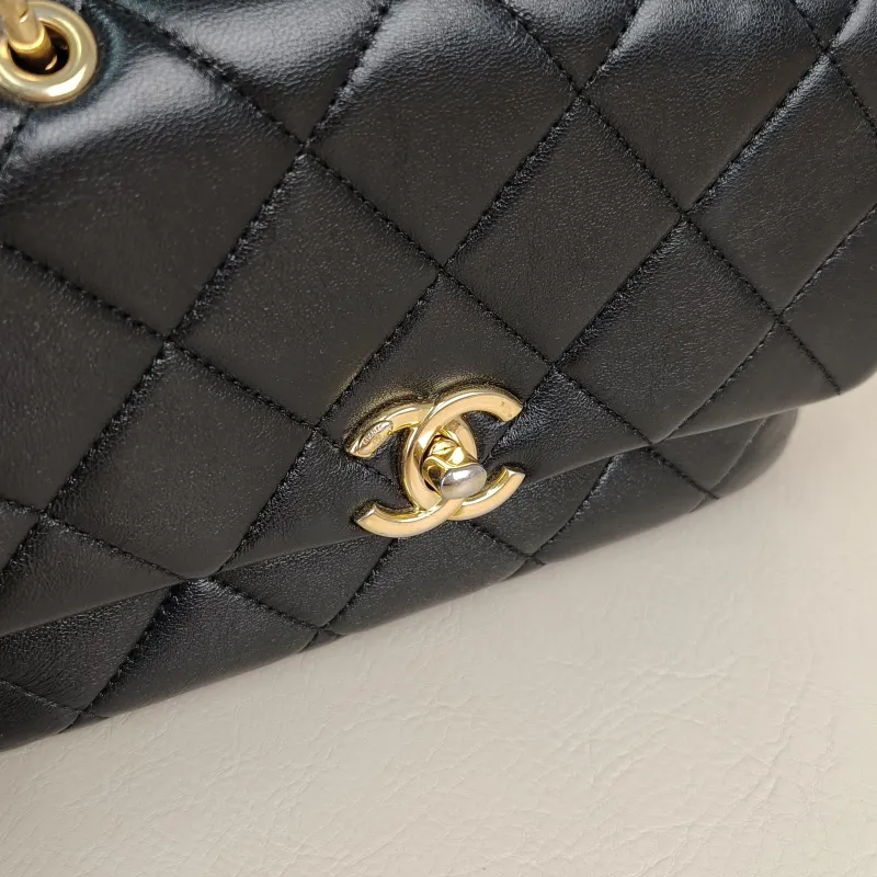 Chanel Crossbody Bag24b Black Lambskin One Size21 × 5 × 15 cm — detail view 5 of 13