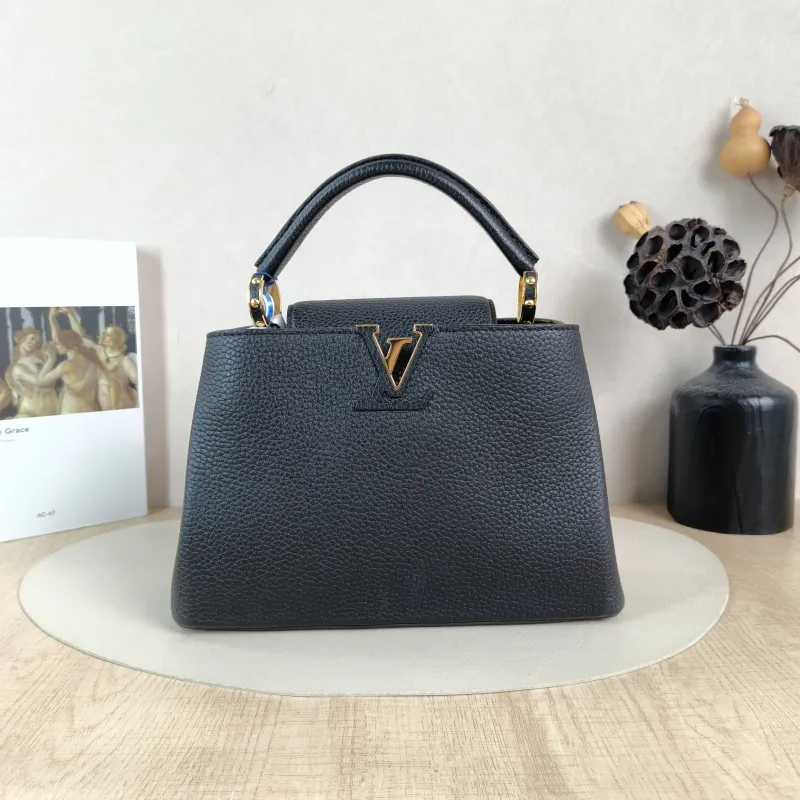 Louis Vuitton Crossbody Bag Capucines Black Calfskin BB27 × 9 × 17.5 cm
