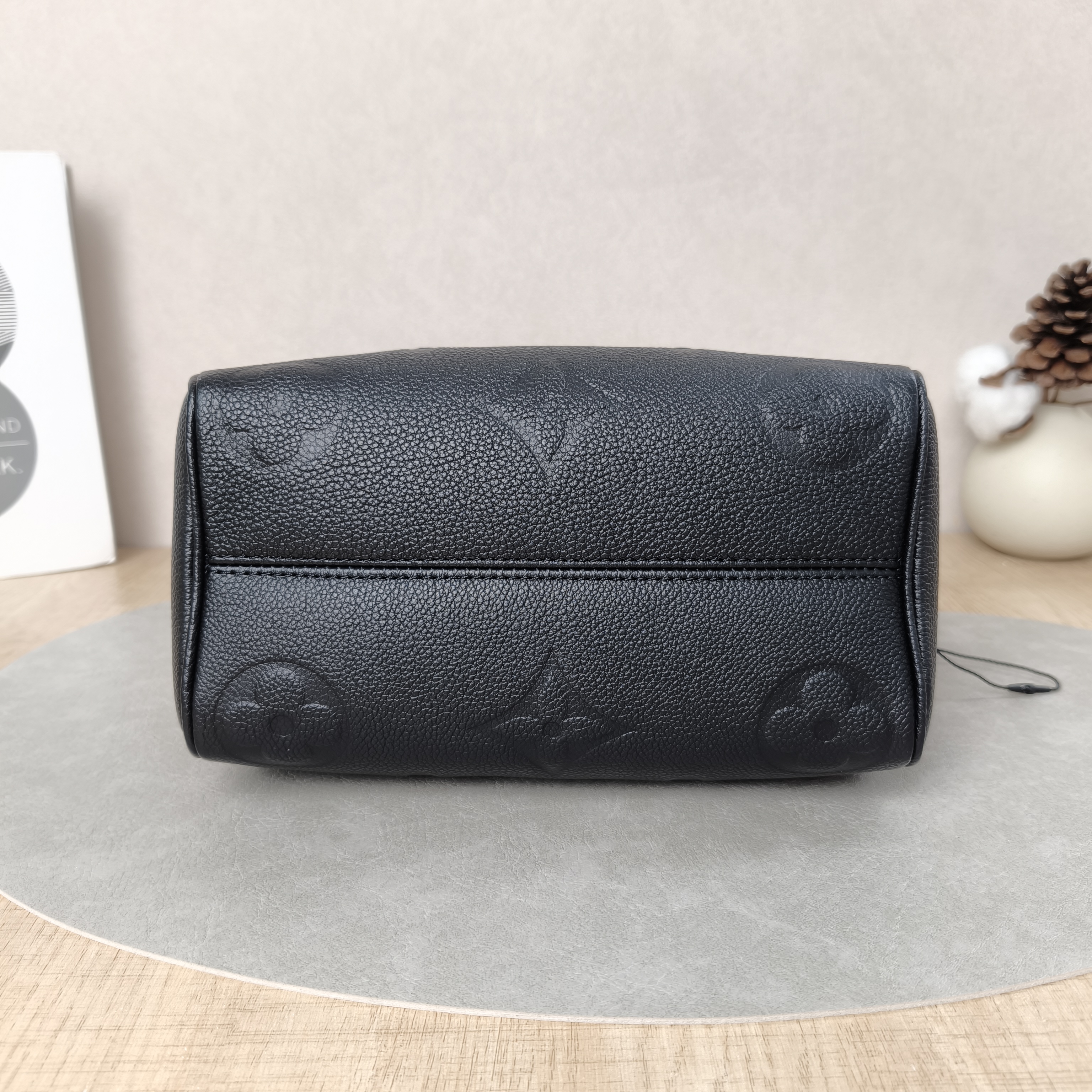 Louis Vuitton Crossbody Bag Speedy20Black Calfskin Small20.5 × 12 × 13.5 cm — cover view 6 of 6