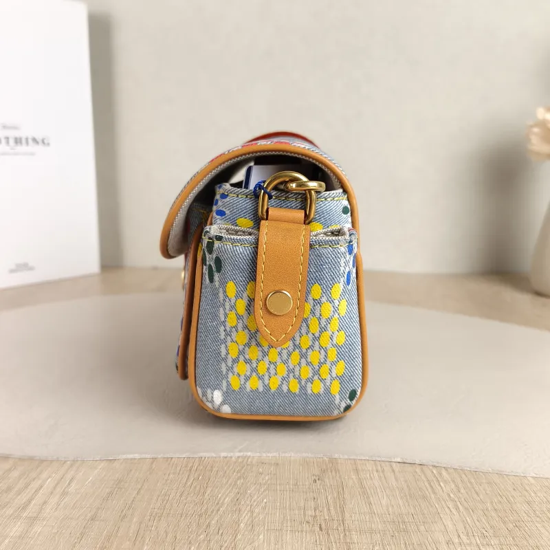 Louis Vuitton Crossbody Bag CARGO Camera Bag Colorblock Mini 23 × 10 × 14 cm — detail view 10 of 11