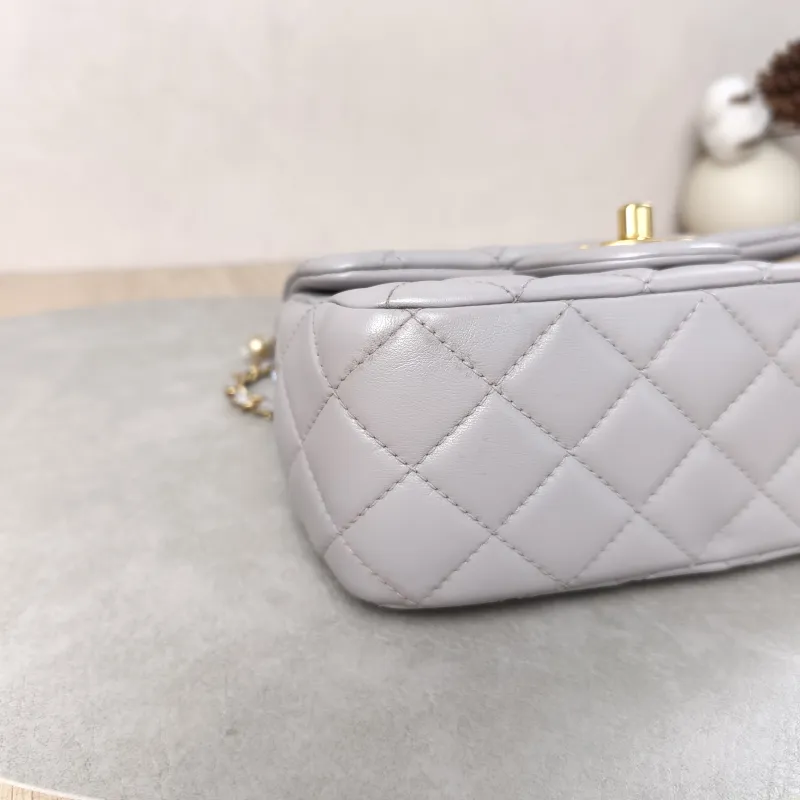 Chanel Crossbody Bag Grey Lambskin One Size17 × 8 × 13.5 cm — detail view 3 of 15