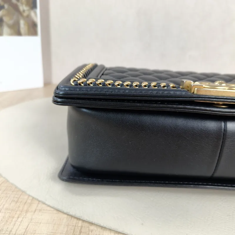 Chanel Crossbody Bag le boy Black Calfskin Medium 25 × 9 × 15 cm — detail view 3 of 12