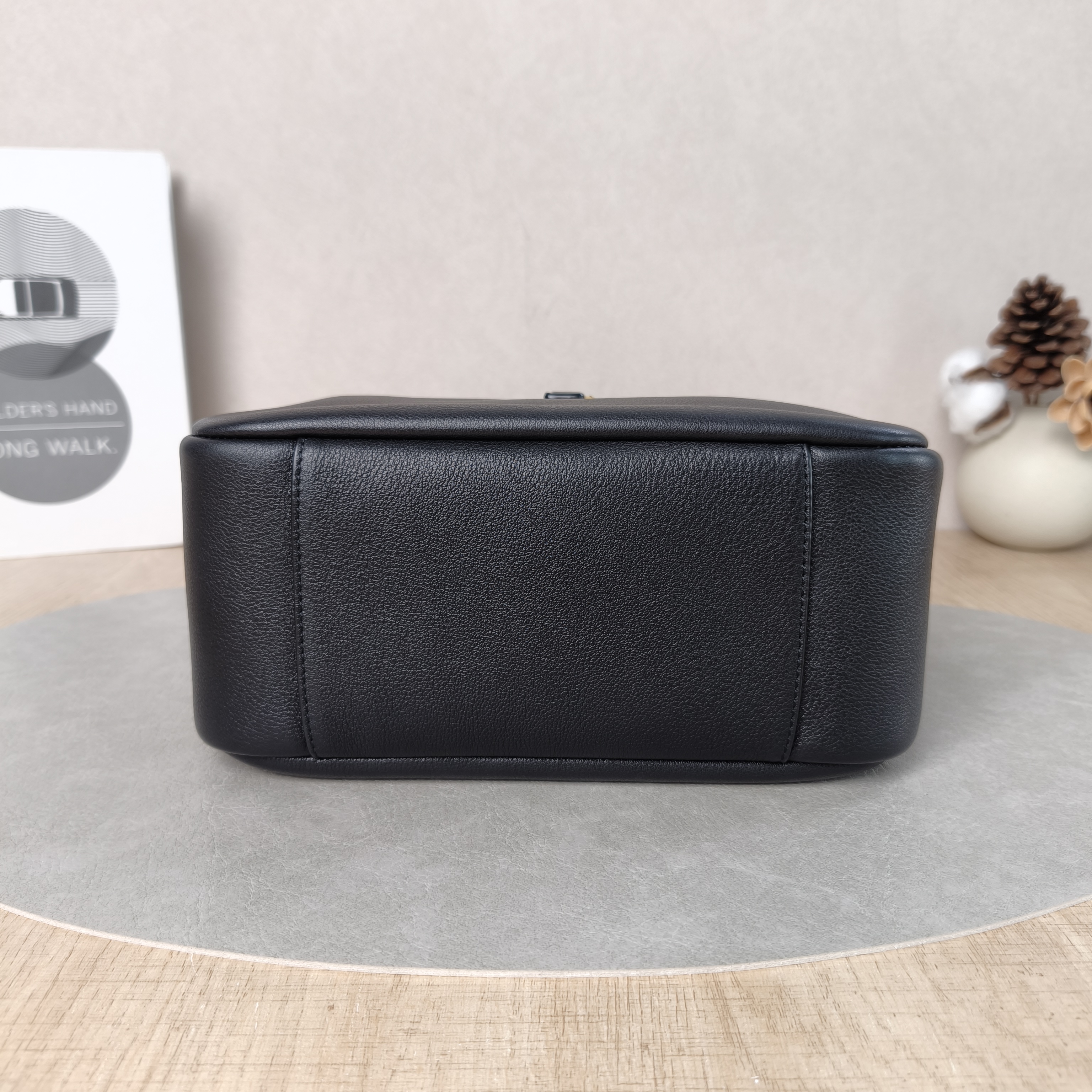 SAINT LAURENT Shoulder Bag LE 5 À 7 Hobo Black Calfskin Small22 × 8.5 × 23 cm — cover view 5 of 5