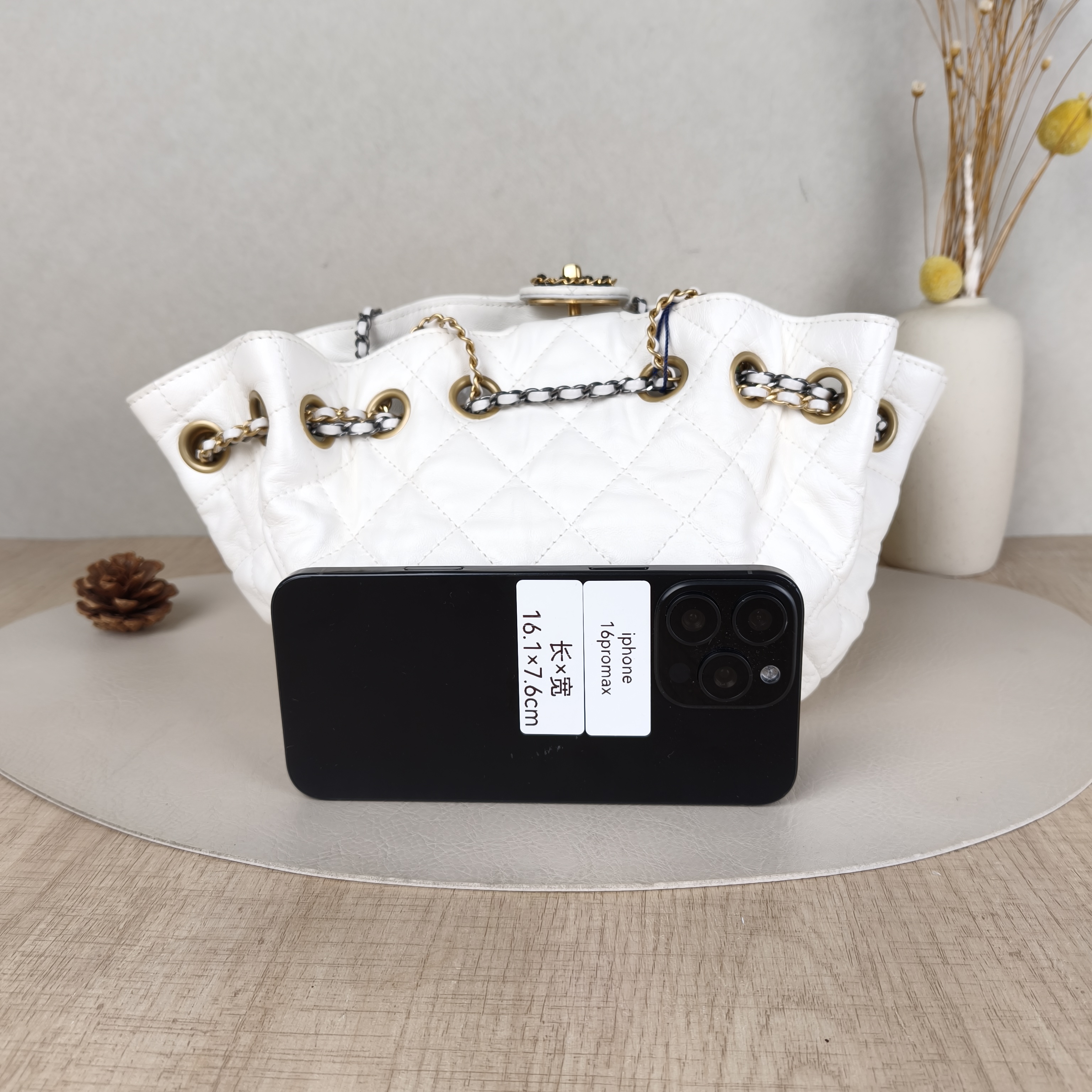 Chanel Shoulder Bag tote White Calfskin One Size16 × 14 × 17 cm — cover view 5 of 5