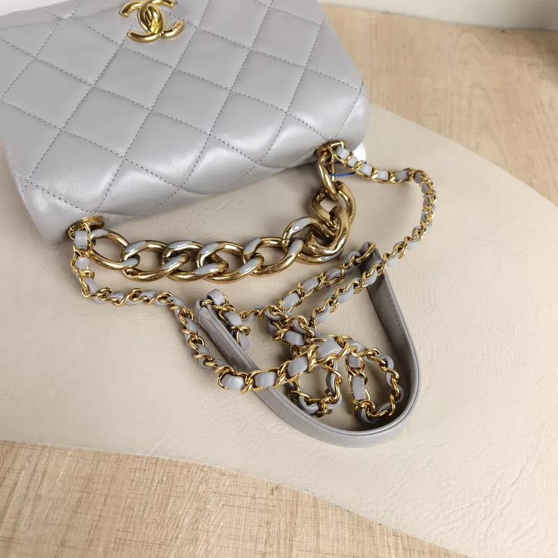 Chanel Crossbody Bag Grey Lambskin One Size 20 × 9 × 13.5 cm — detail view 7 of 10