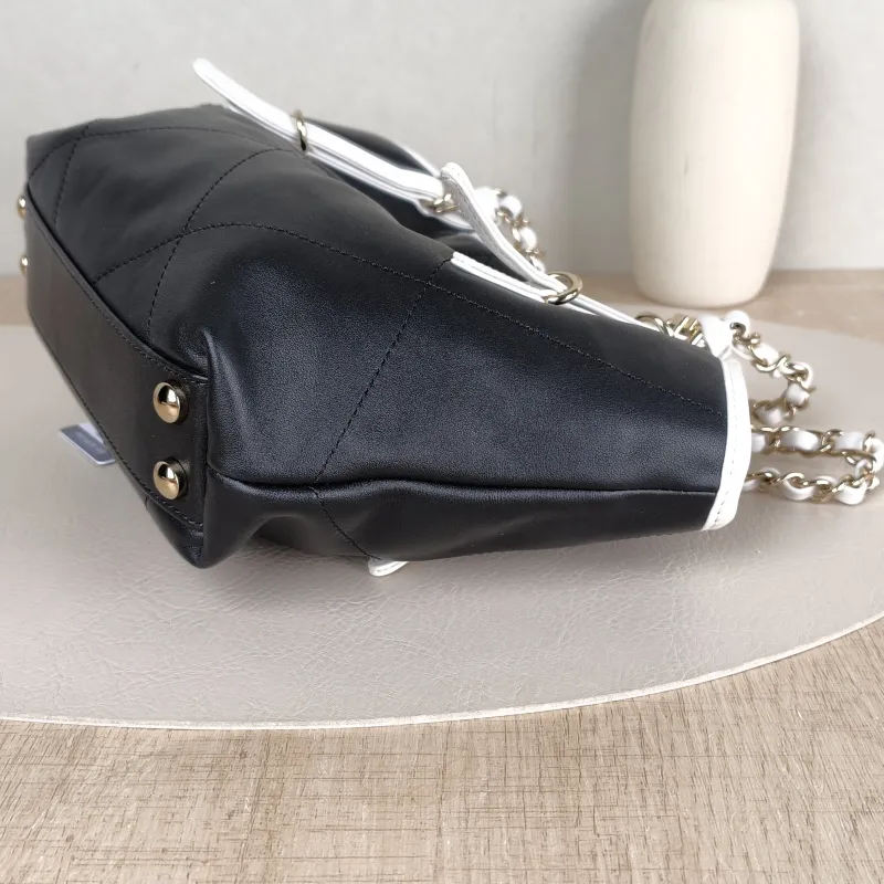 Chanel Shoulder Bag cocobeach Collection Black Lambskinmini29 × 6 × 20 cm — detail view 8 of 10