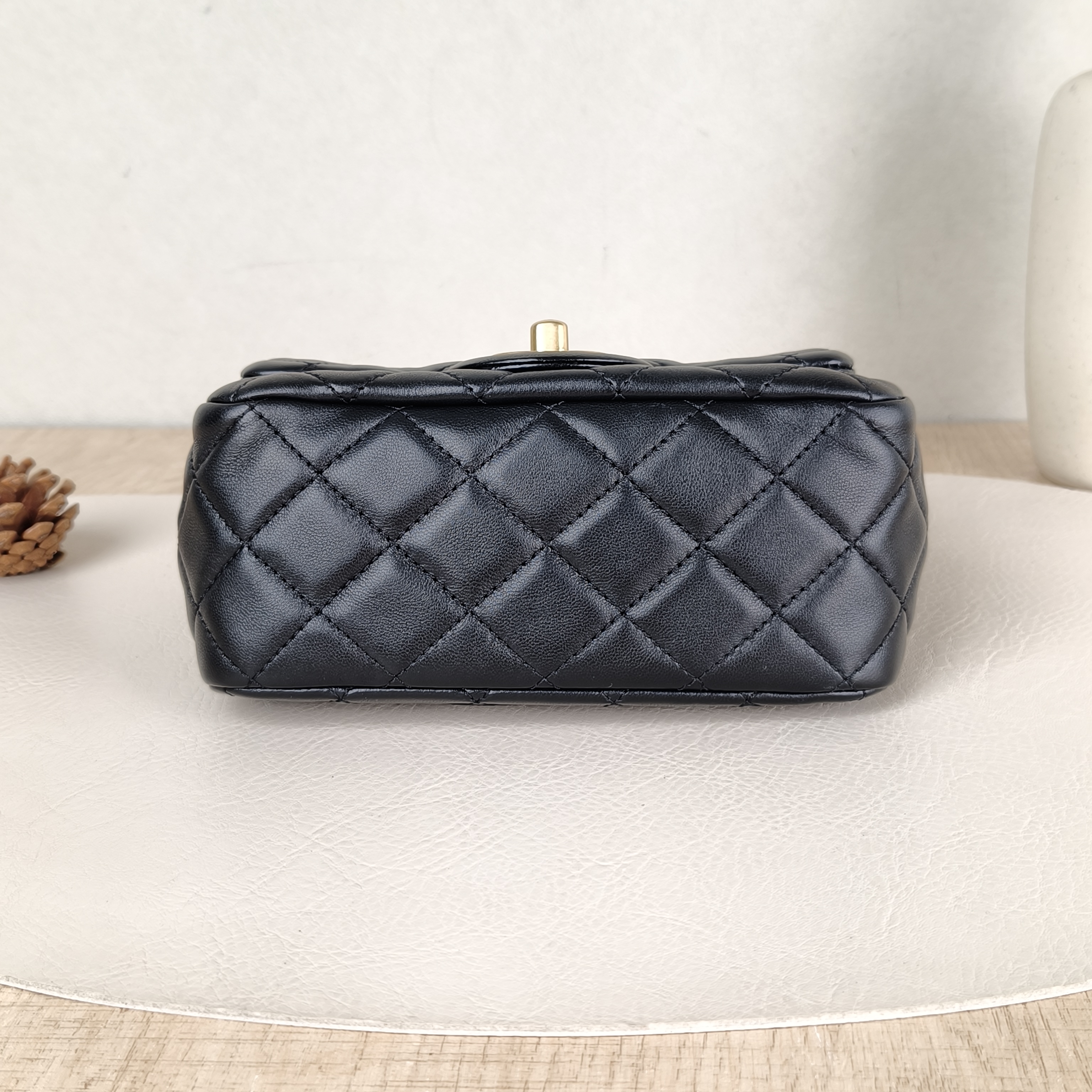 Chanel Crossbody Bag Black Lambskinmini17 × 8 × 13.5 cm — cover view 2 of 5