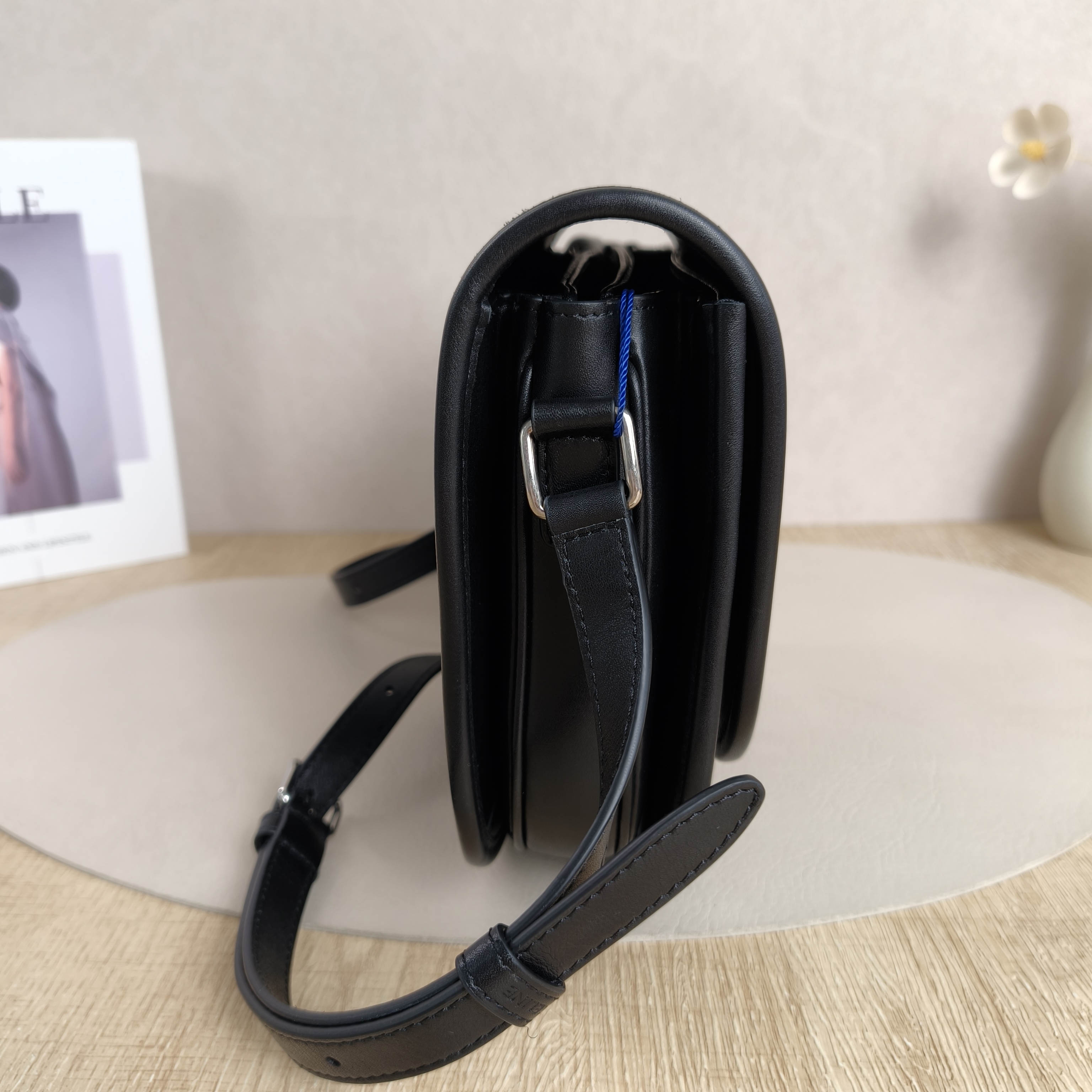 CELINE Crossbody Bag BESACE TRIOMPHE Black Calfskin Medium22 × 5 × 20 cm — cover view 4 of 9