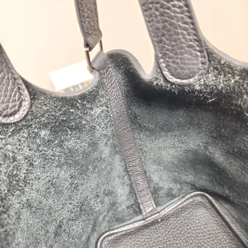 Hermès Top Handle Bag Picotin Lock 18 18Black Clemence Taurillon TC Calfskin Small18 × 13 × 19 cm — detail view 4 of 12