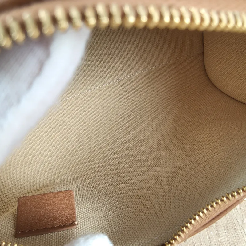 Chanel Crossbody Bag Crossbody Bag Brown Woven Mini 19 × 11 × 11 cm — detail view 3 of 11