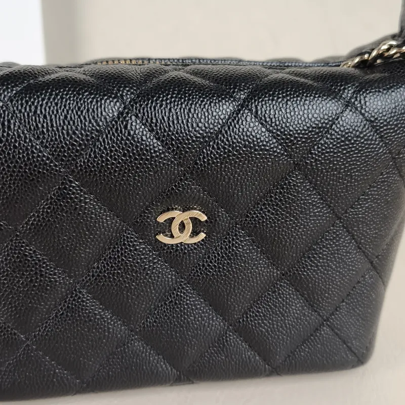 Chanel Crossbody Bag Crossbody Bag Black Grained Calfskin One Size16 × 6 × 13 cm — detail view 4 of 11