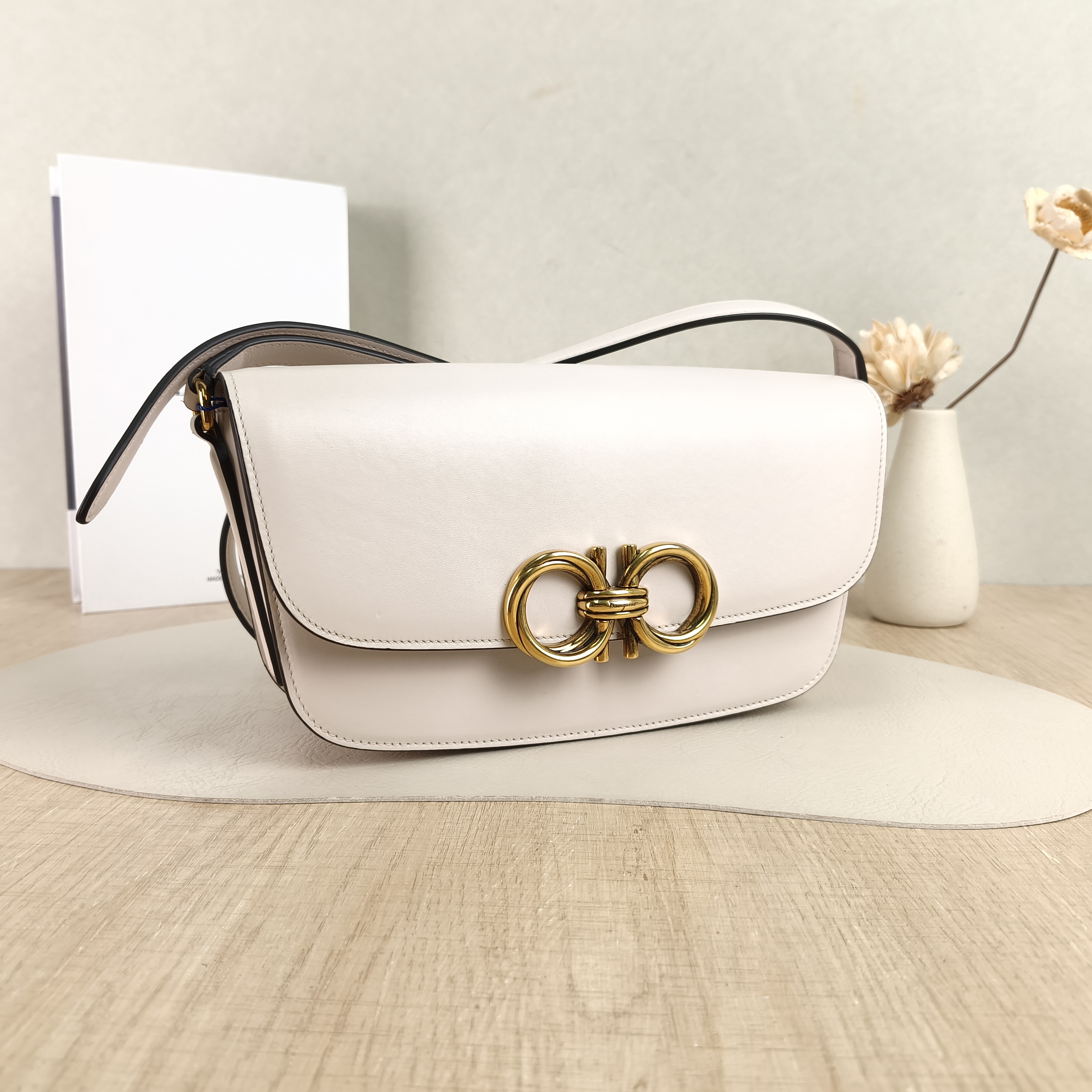 FERRAGAMO Shoulder Bag Shoulder Bag White Calfskin One Size26 × 5 × 14 cm — cover view 3 of 5