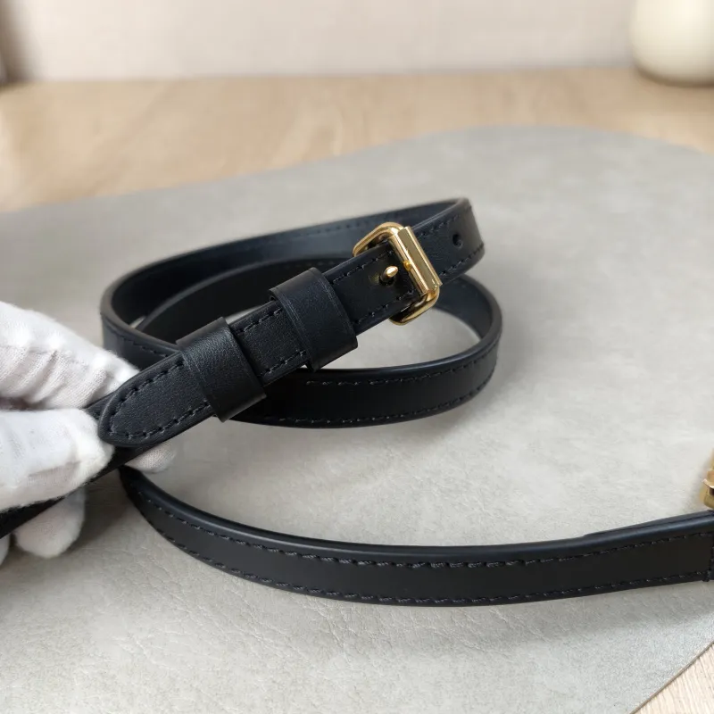 Louis Vuitton Crossbody Bag Speedy Trunk 20Monogram PVC Small20.5 × 11 × 13.5 cm — detail view 15 of 18