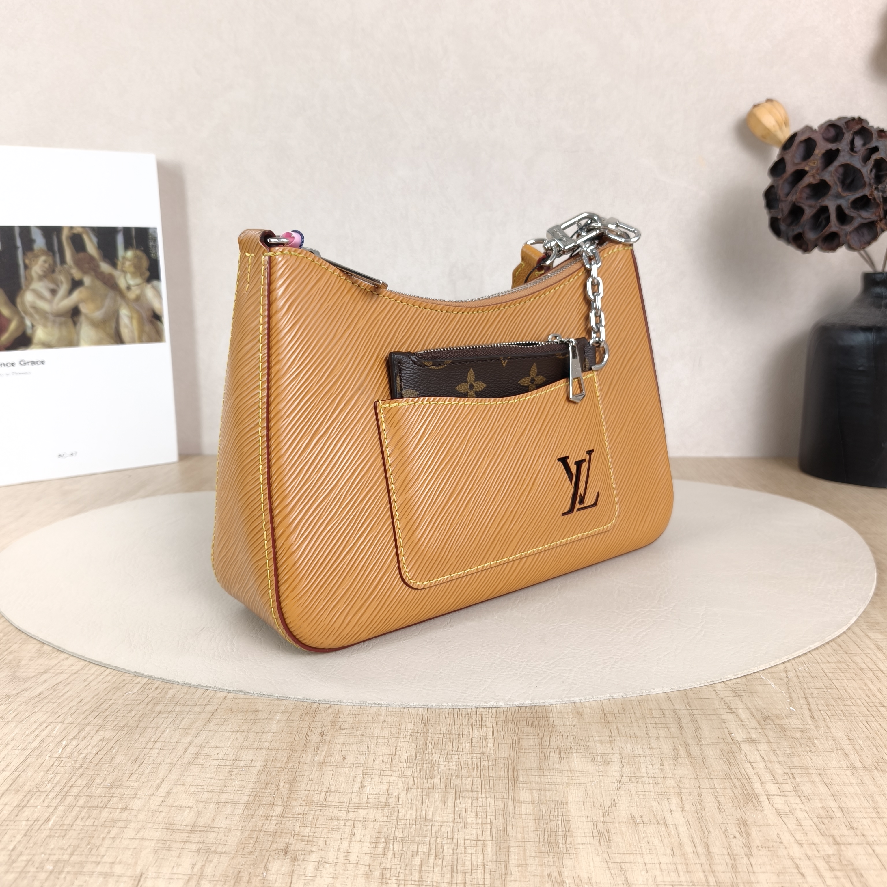 Louis Vuitton Crossbody Bag MARELLE Epi Embossed Calfskin Small25 × 8 × 15 cm — cover view 3 of 5