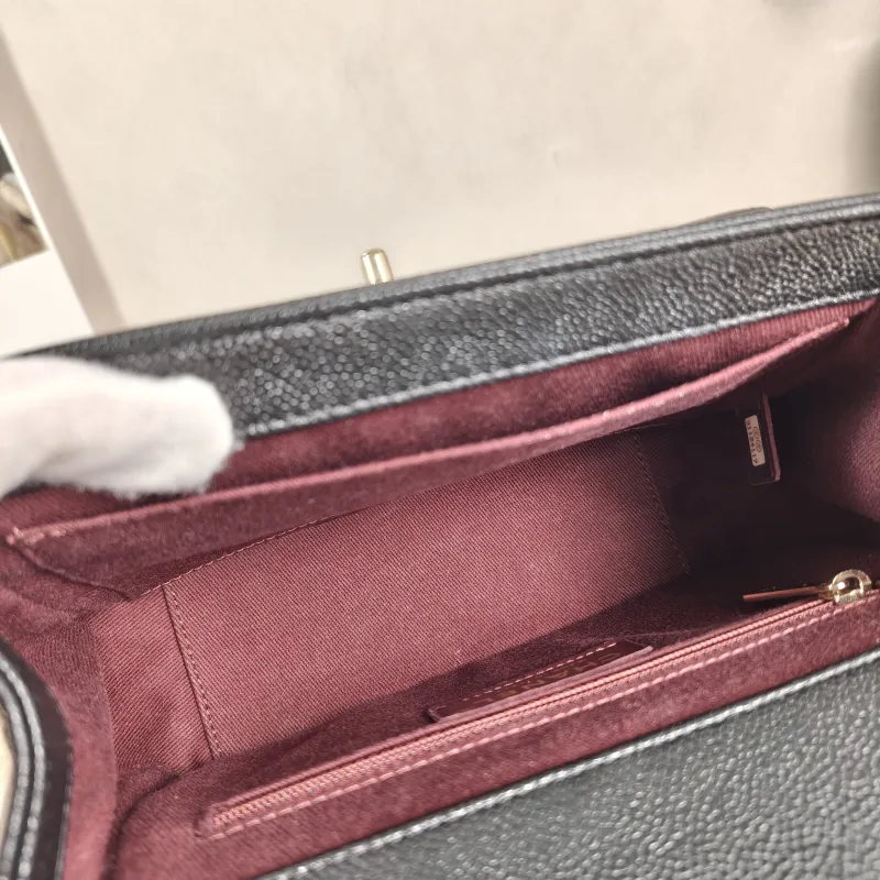 Chanel Crossbody Bag affinity Messenger Bag Black Grained Calfskin Small 19 × 7 × 14 cm 31 — detail view 4 of 14
