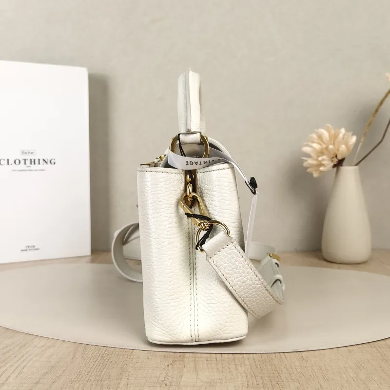 Louis Vuitton Crossbody Bag Capucines White Calfskinmini21 × 8 × 14 cm — detail view 8 of 11
