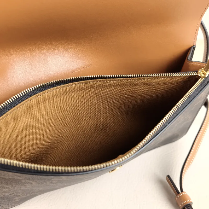 CELINE Crossbody Bag TRIOMPHE Clutchwoc Monogram PVC 20 × 6 × 12 cm — detail view 4 of 13