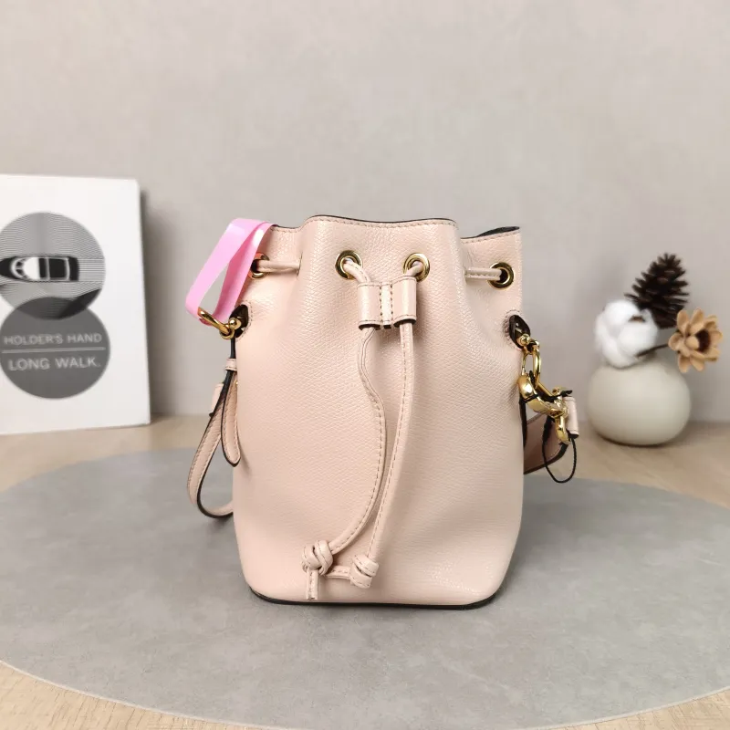 FENDI Crossbody Bag Mon Tresor Bucket Bag Pink Calfskinmini12 × 10 × 18 cm
