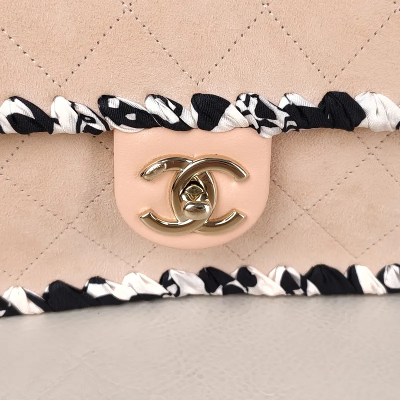 Chanel Crossbody Bag Edition Pink Suede 19 × 5 × 13.5 cm — detail view 3 of 13