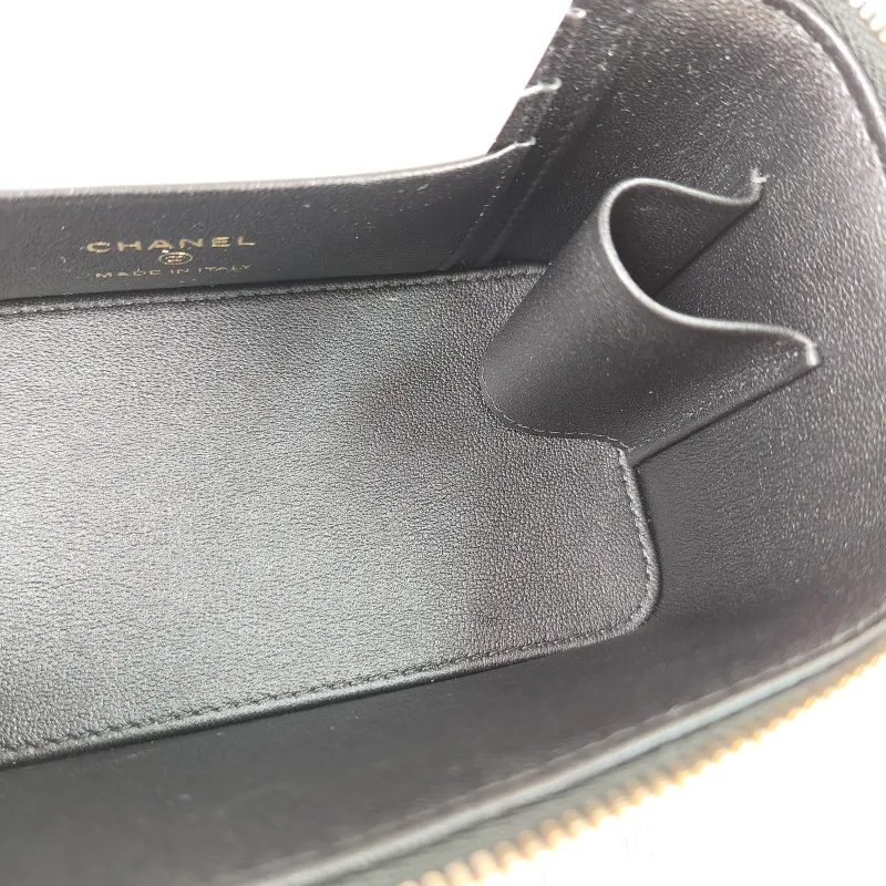 Chanel Crossbody Bag Edition Black Grained Calfskinmini16 × 8 × 9.5 cm — detail view 1 of 15