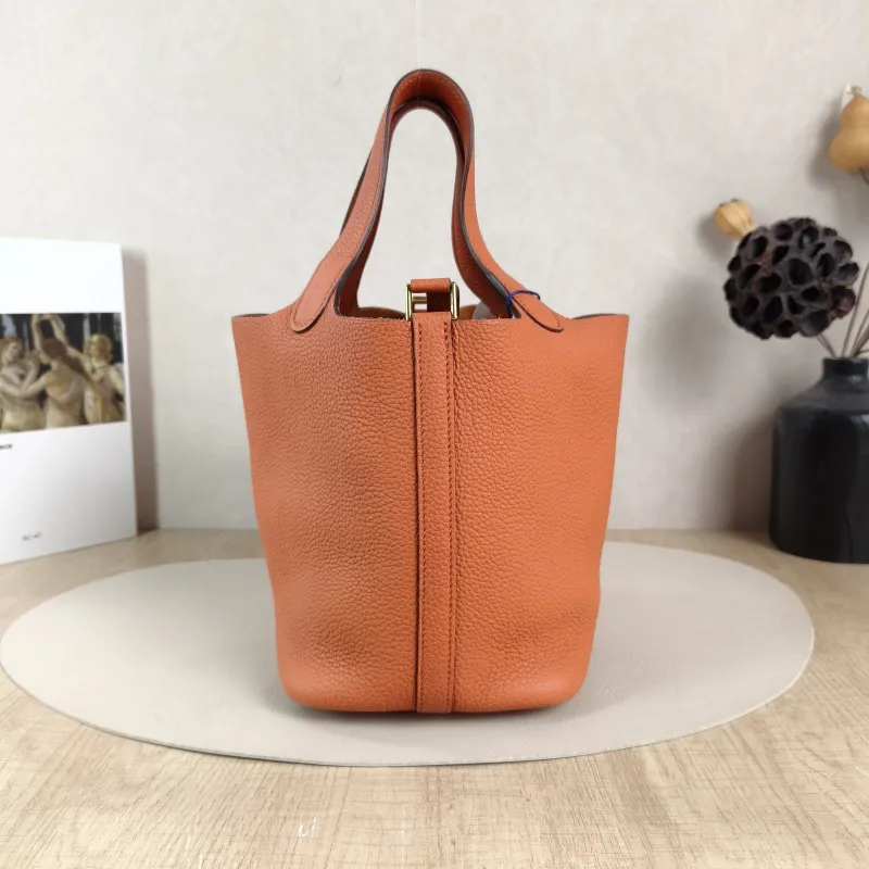 Hermès Top Handle Bag Picotin Lock 18 1836 Red TC Calfskin Small18 × 13 × 18 cm — cover view 4 of 6