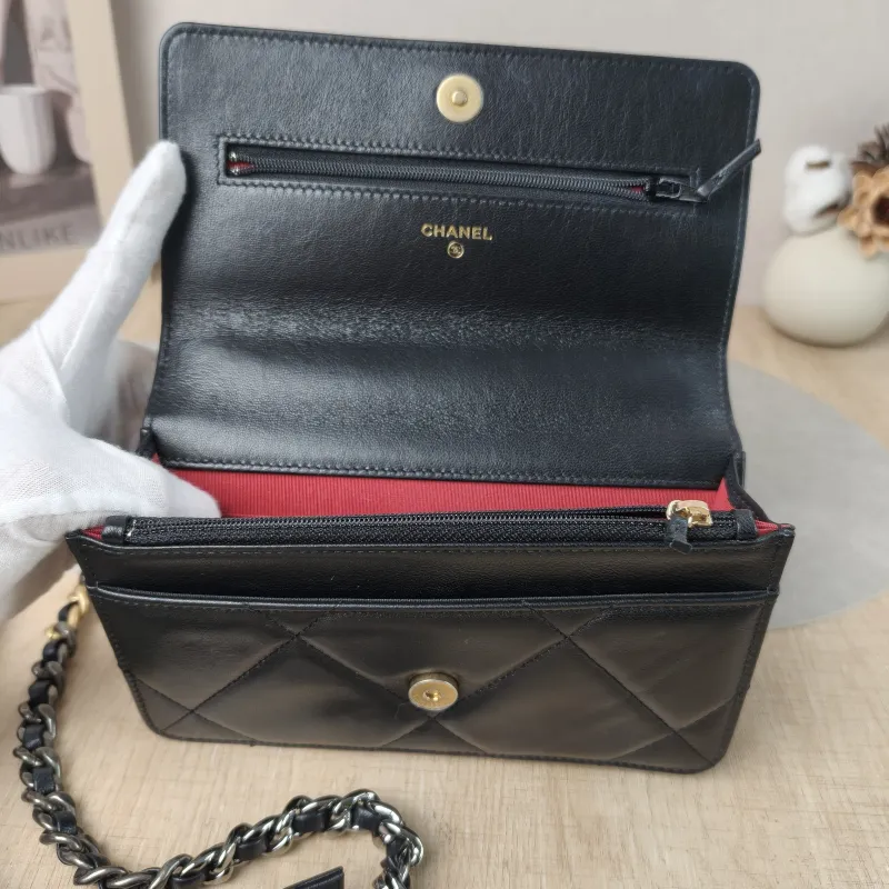 Chanel Crossbody Bag 19Bag WOC Black SL ambskin Mini 19.2 × 3.5 × 12.3 cm 30 — detail view 11 of 16