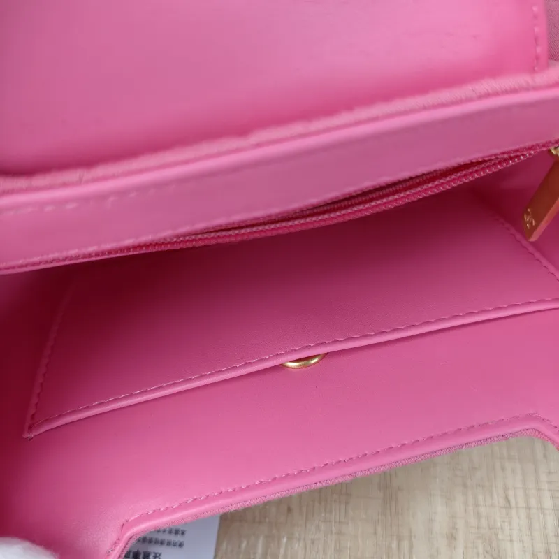 Chanel Crossbody Bag Kelly Red mini19 × 7 × 13 cm — detail view 5 of 15