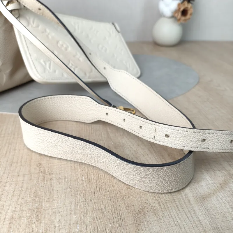 Louis Vuitton Crossbody Bag Carryall White Calfskin Small29.5 × 12 × 24 cm — detail view 3 of 14